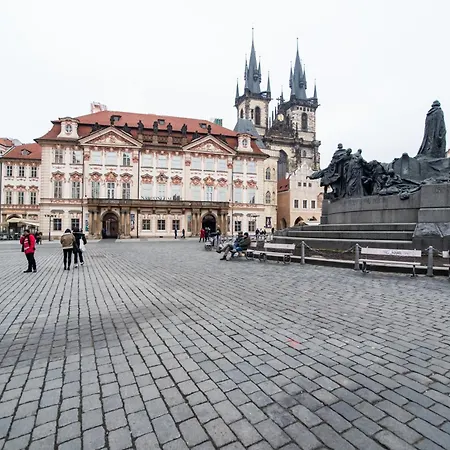 Quiet In The Old Town Praag