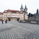 Quiet In The Old Town Praga