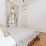 Quiet In The Old Town Appartement