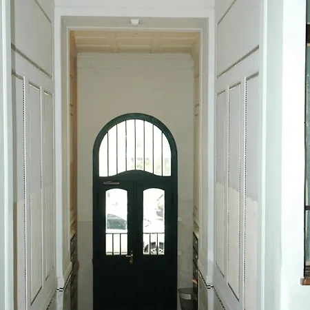 Quiet In The Old Town Apartment