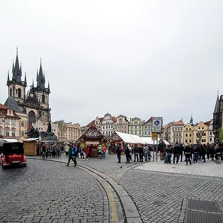 Quiet In The Old Town * Prag