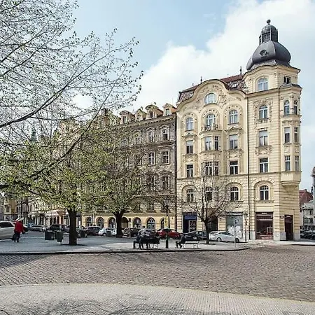 Quiet In The Old Town Prag