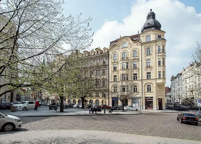Quiet In The Old Town Praga